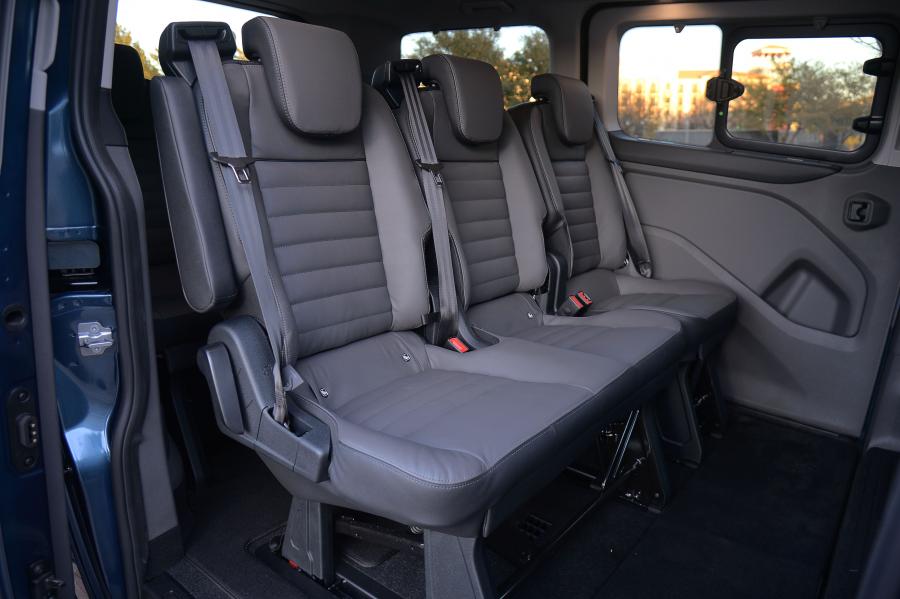 Интерьер Ford Tourneo Custom Limited 2019 года  (ZA) (фото 16 из 40)